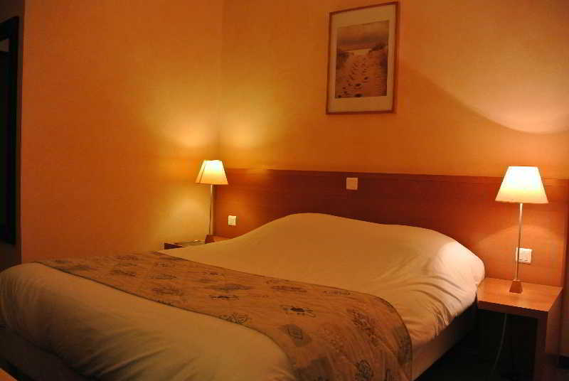 Hotel The Originals City, Castel Burgond, Dijon Ouest Daix